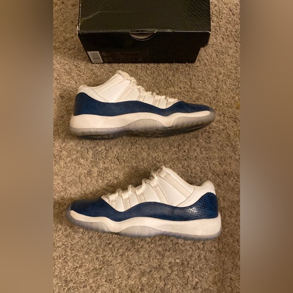 Jordan 11 low size 5 - Picture 4 of 5